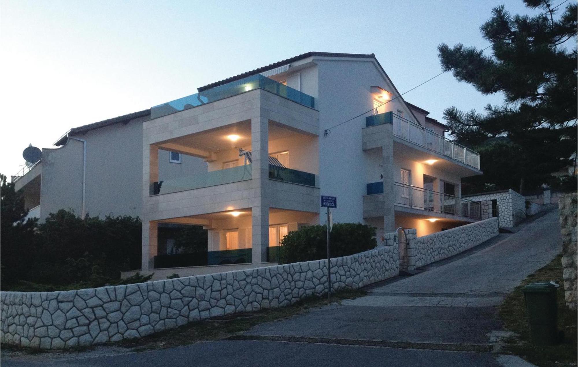 Stunning Apartment In Dramalj With House Sea View 외부 사진