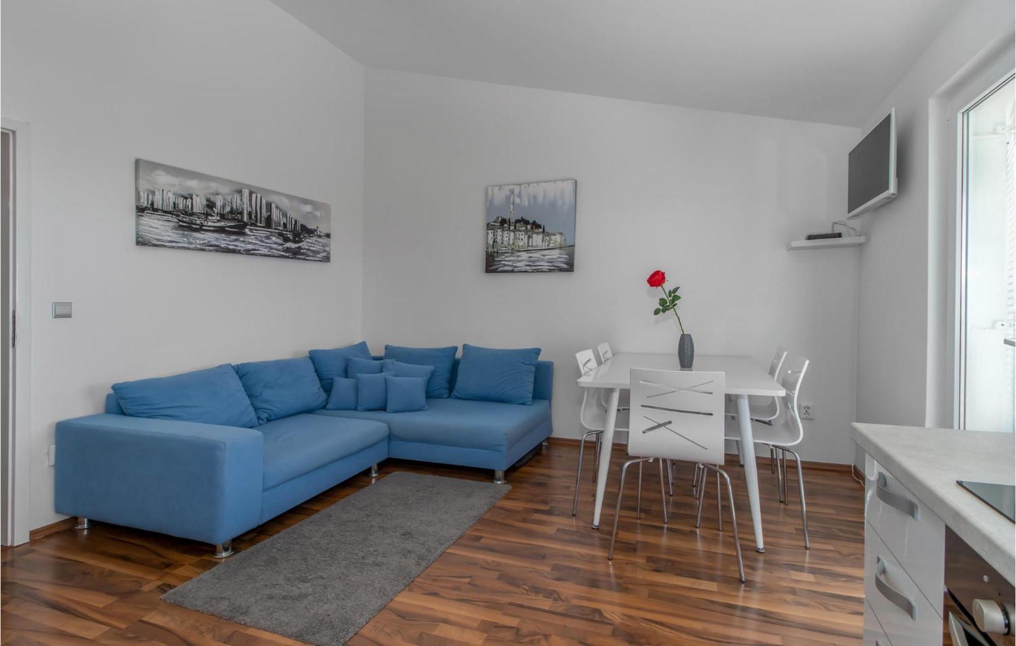 Stunning Apartment In Dramalj With House Sea View 외부 사진
